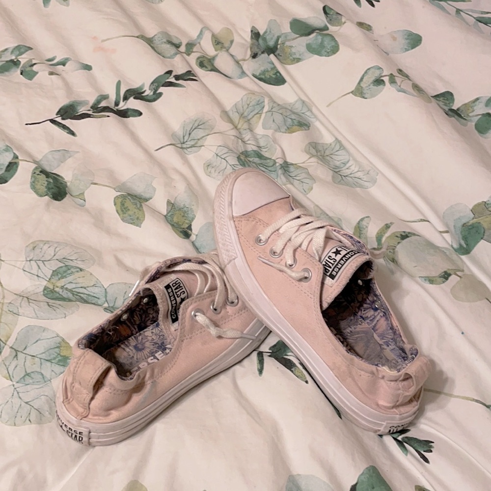 Baby pink low top converse